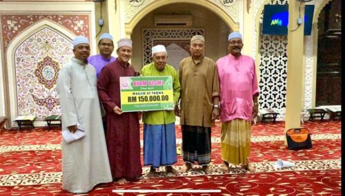 Ayam Bismi menyumbang RM200,000 zakat dan RM150,000 kepada Masjid At-Taqwa pada Tahun 2019. 2