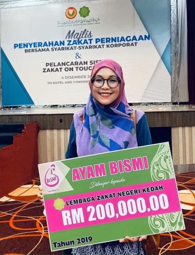 Ayam Bismi menyumbang RM200,000 zakat dan RM150,000 kepada Masjid At-Taqwa pada Tahun 2019. 3