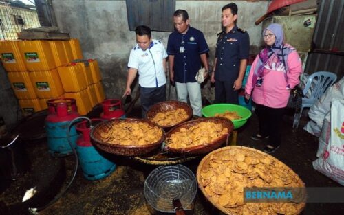 KPDNHEP Selangor Rampas 2,100 Produk Makanan Tidak Diiktiraf Logo Halal 5