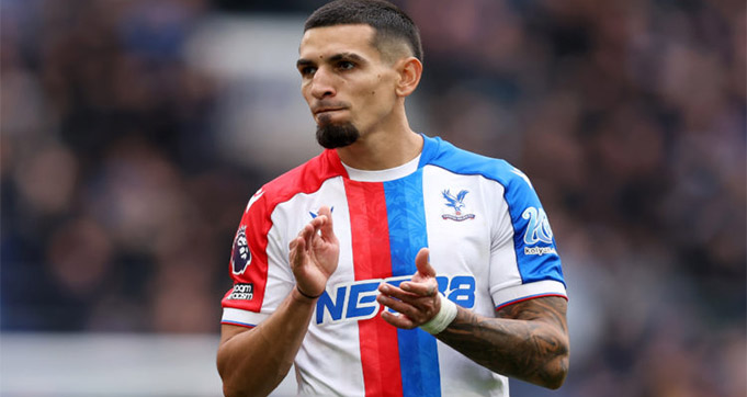 Barcelona Tidak Sendiri Intai Bek Crystal Palace Saat ini